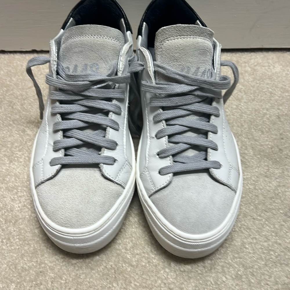 P448 Thea white black size 38. Worn only 2 times.